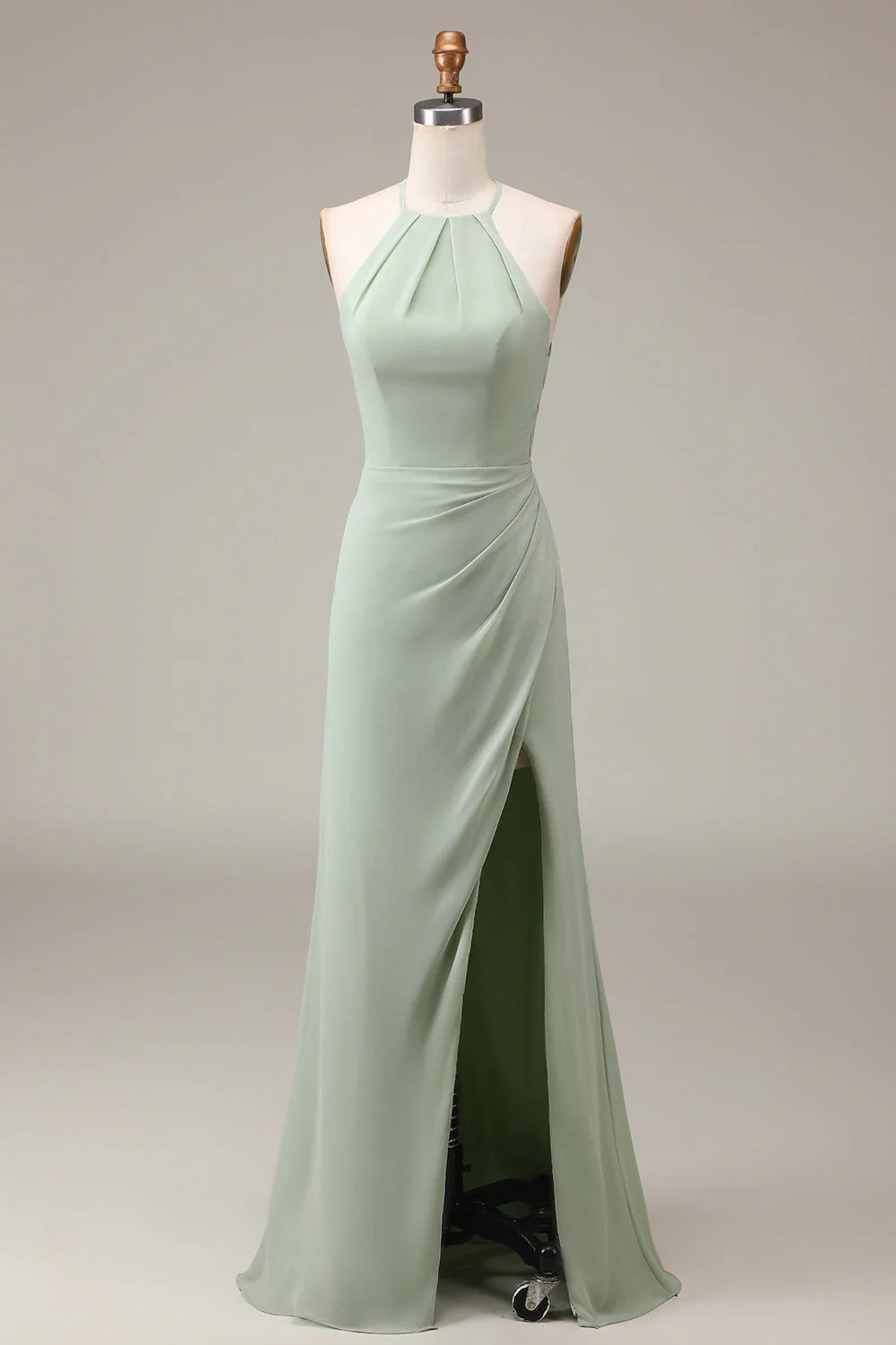 Vestido de dama de honor plisado con escote halter y abertura